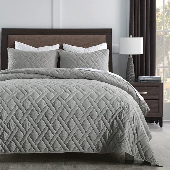 HORIMOTE HOME4 Other - **SOLD**HORIMOTE HOME4 Quilt SET King Size Grey Classic Diamond Stitched Pattern